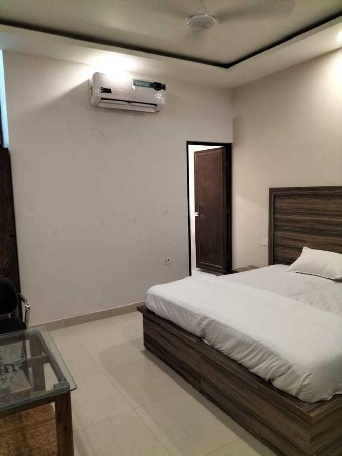 Oyo Flagship 81055 Hotel Barsana Phaphamau 외부 사진